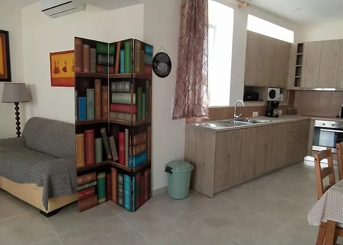 Kalamitsi 2 Floor Apartment