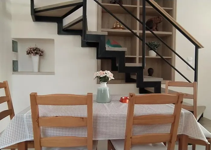Kalamitsi 2 Floor Apartment