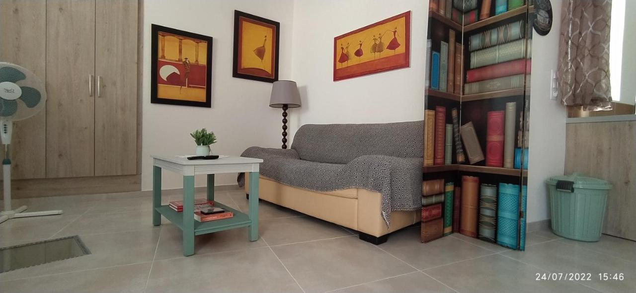 Kalamitsi 2 Floor Apartment